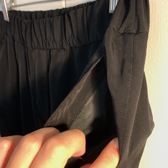 Ricki’s Large Black Flowy Cropped Stretch Elastic Waist Pants - Picture 4 of 7